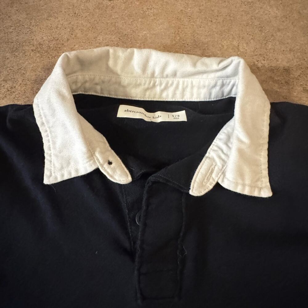 Abercrombie Kids Black Long Sleeve Cotton Tee with White Collar, Size 5/6 Preppy - Picture 4 of 6
